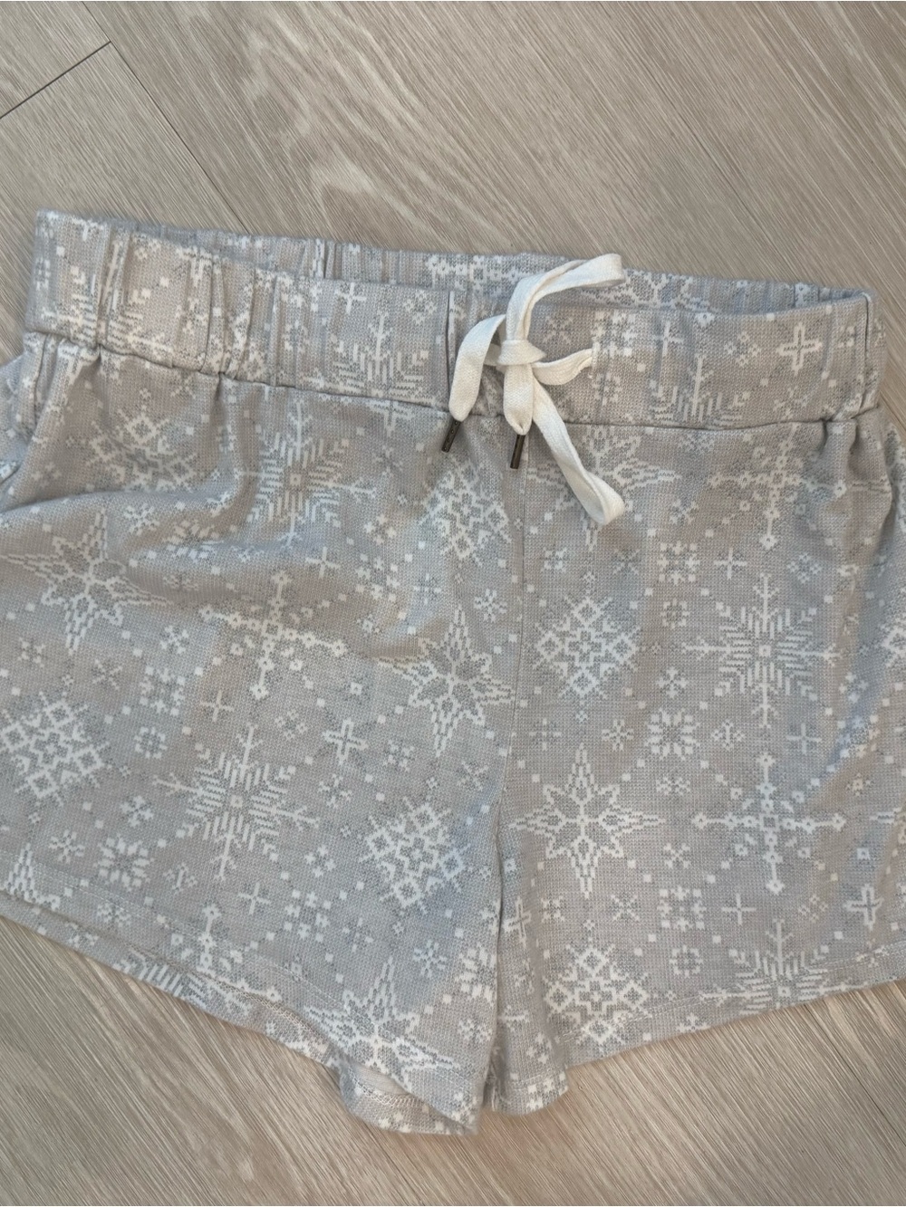 Honeydew Intimates Light Gray Snowflake Knit Lounge Shorts